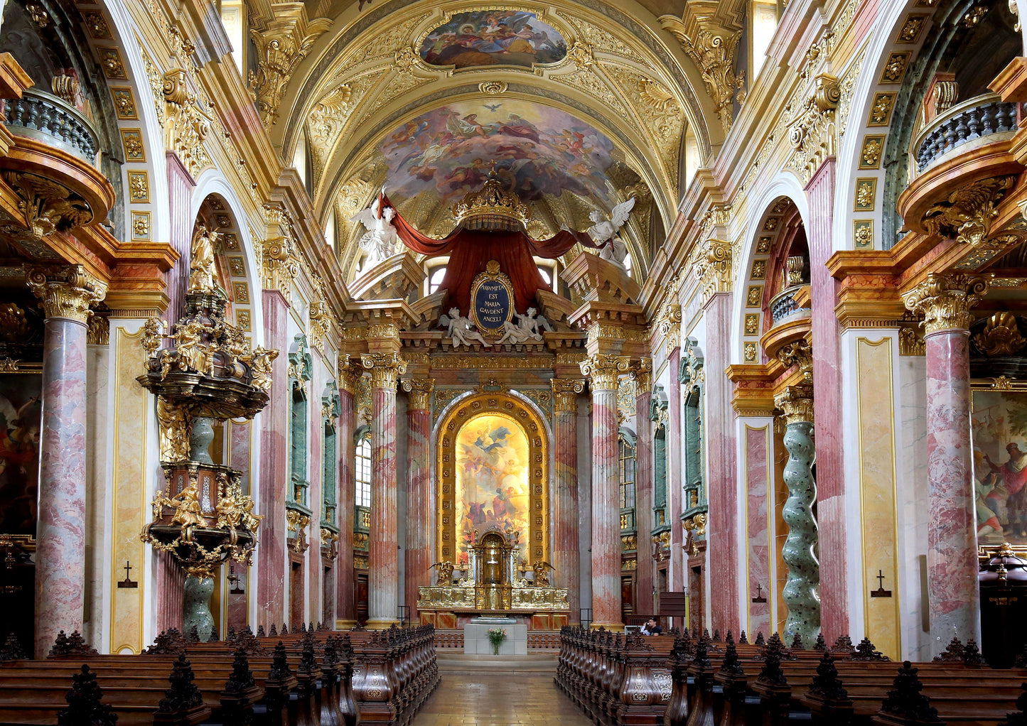 Die Wiener Jesuitenkirche und der Farbraum im österreichischen Hochbarock