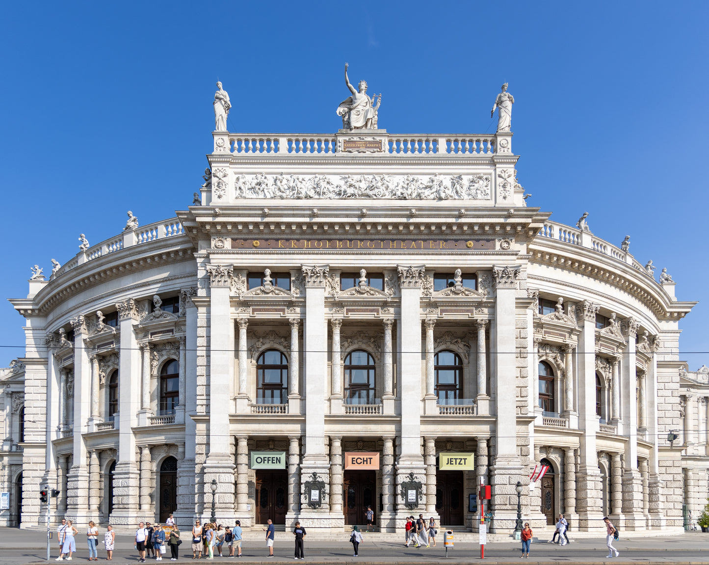 Kopf hoch! – Das Burgtheater (außen): Wiens beste Architektur