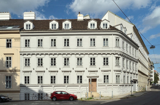 Kopf hoch! – Die Marokkanergasse: Zinskasernen des Klassizismus und späthistoristische Pracht