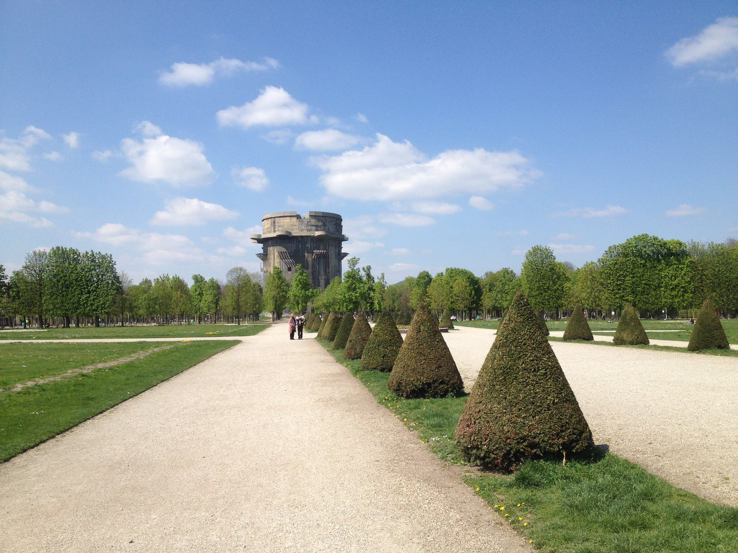 Kopf hoch! – Der Augarten: von der ehem. kaiserlichen Favorita zu den Flaktürmen