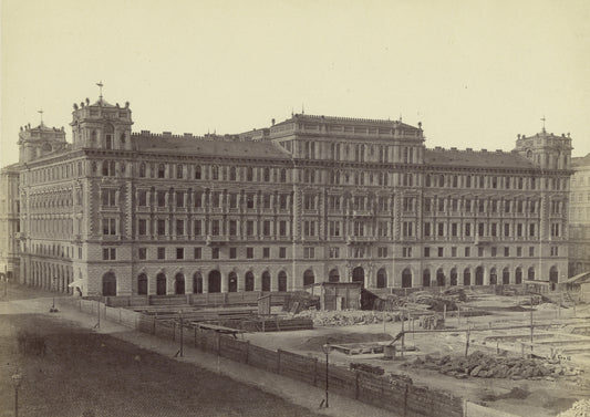 Wiens verlorene Bauten in Fotografien an Ort und Stelle: Schottentor, Heinrichhof, Schwedenplatz