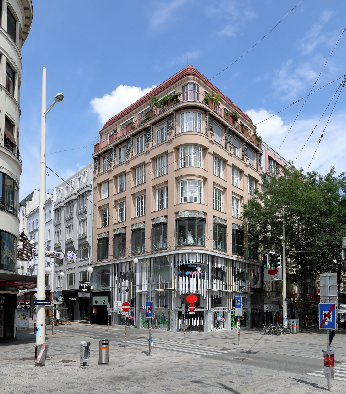 Kopf hoch! – Die Neubaugasse: Architektur von Klassizismus zur Frühen Moderne um 1910