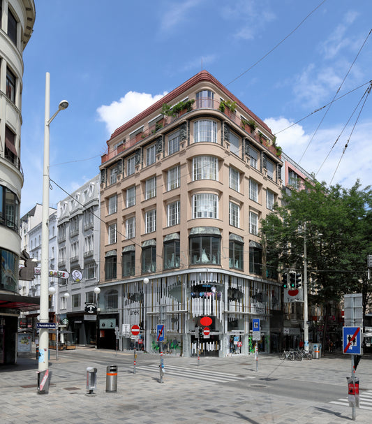 Kopf hoch! – Die Neubaugasse: Architektur von Klassizismus zur Frühen Moderne um 1910