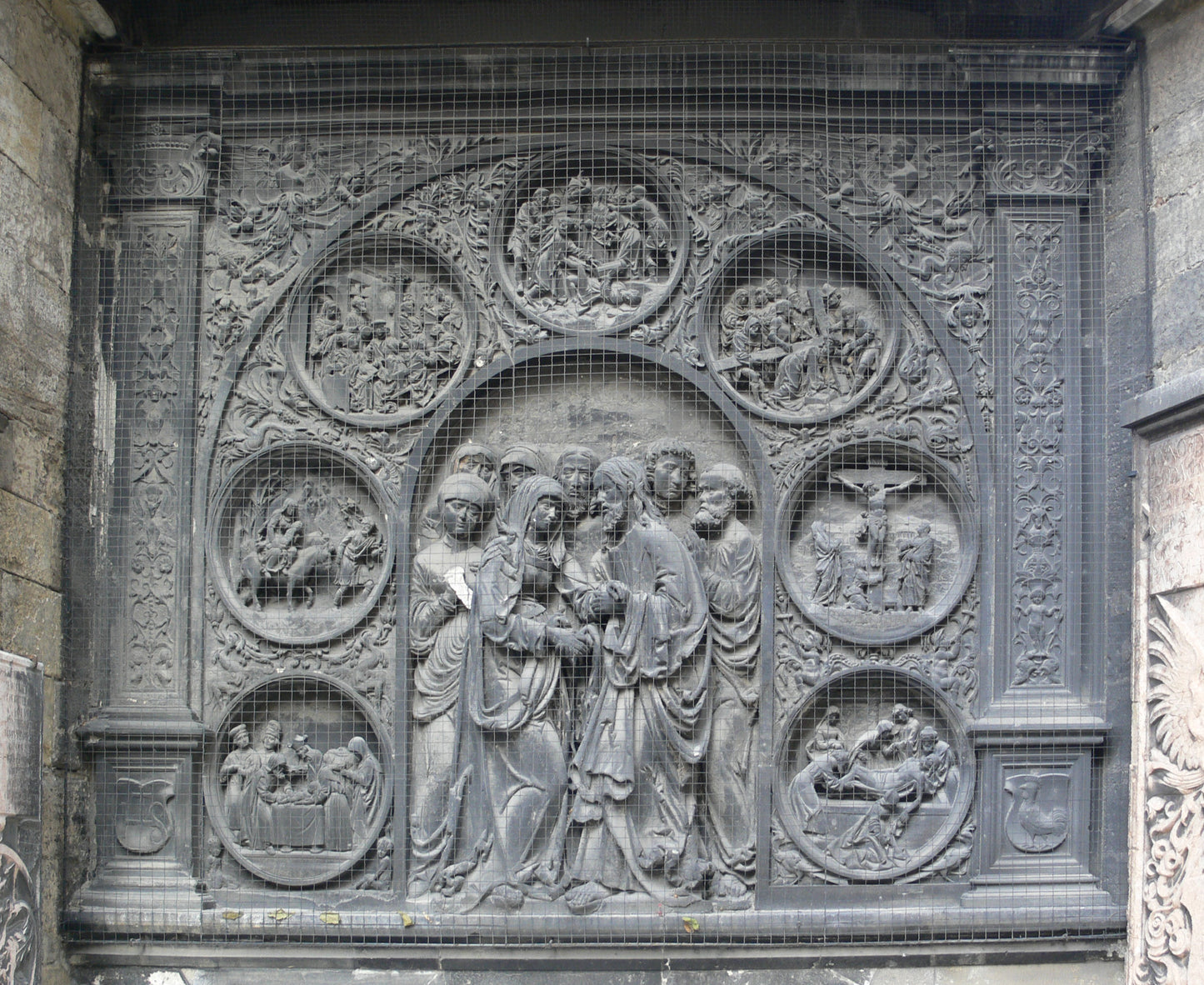 Das Straub-Epitaph (1540) und weitere repräsentative Grabdenkmäler an der Fassade des Stephansdomes
