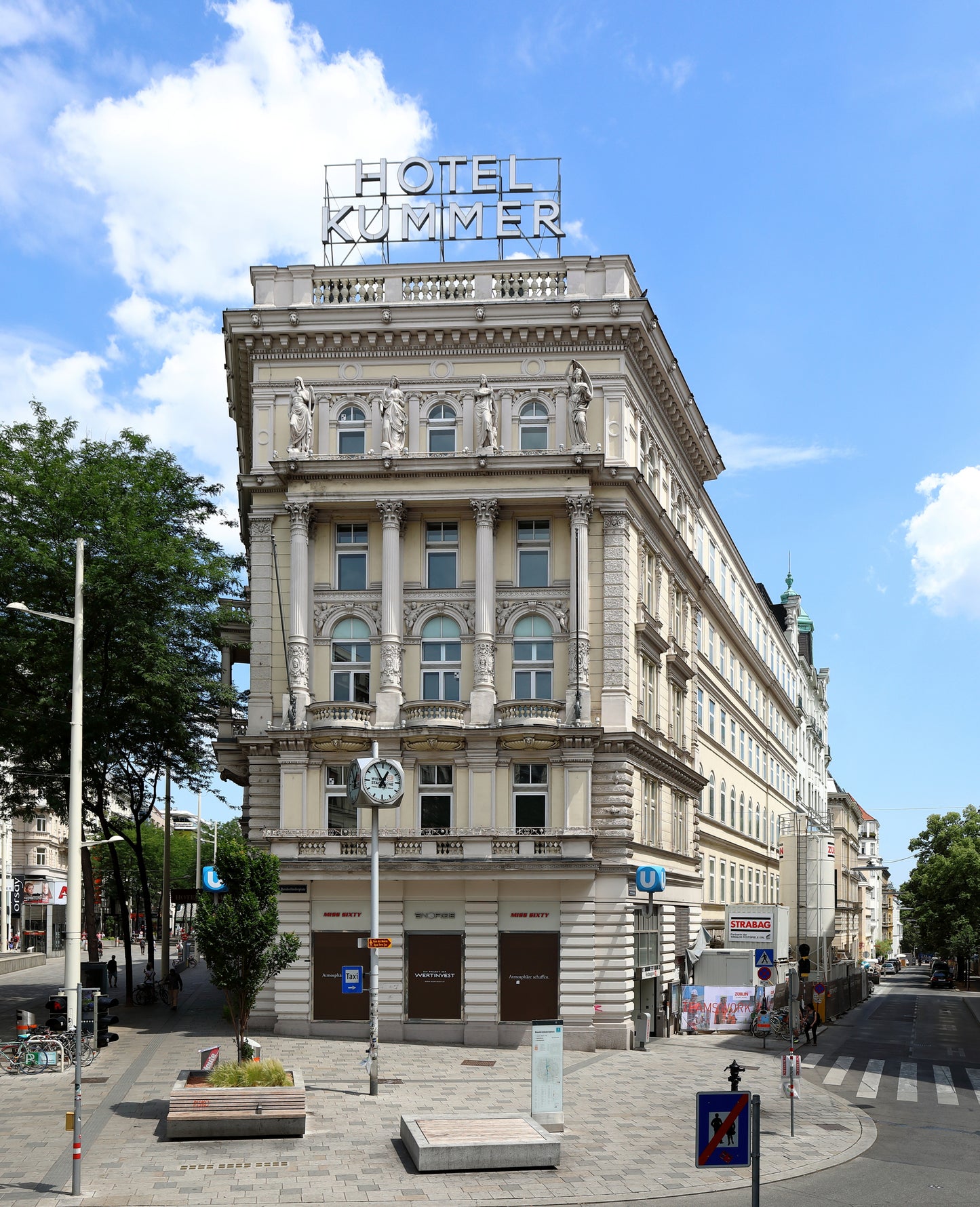 Kopf hoch! – Die (innere) Mariahilfer Straße: Architektur in der wichtigsten Geschäftsstraße Wiens