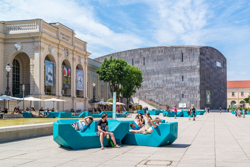 Die ehem. Hofstallungen und das MuseumsQuartier (Außenbesichtigung)